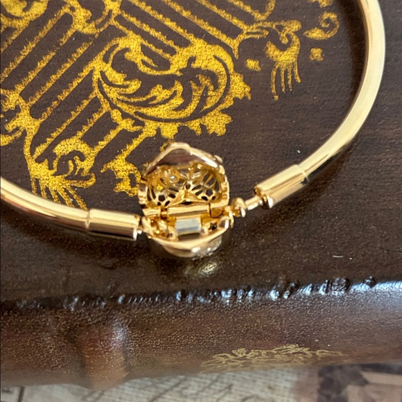 Pandora Celestial Heart Clasp Bangle Bracelet (Gold) - Picture 9 of 11